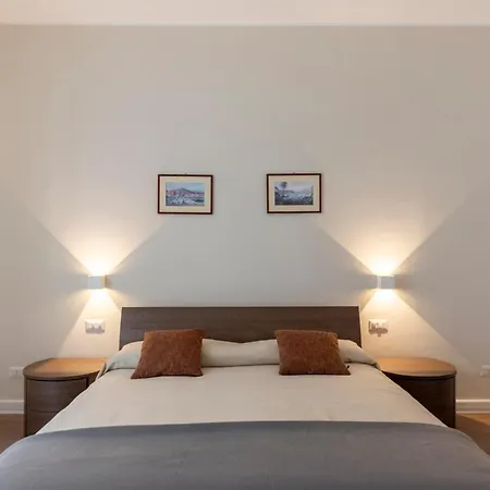 Piazza Dante Casa Di Gio' Neapel